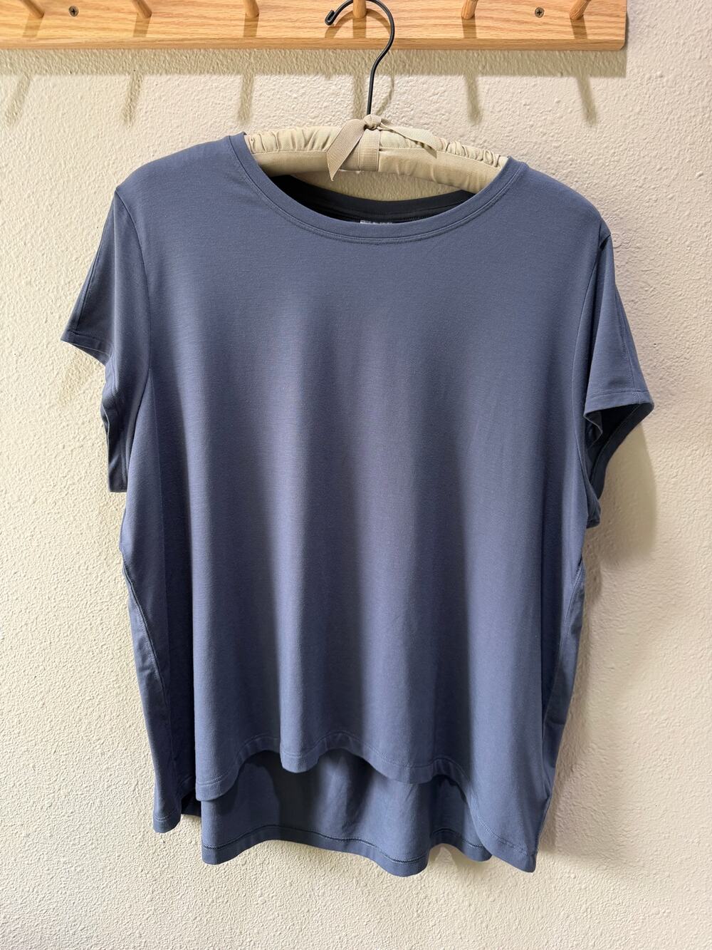 Athleta With Ease Tee Steel Blue Raglan Sleeve Scoop Neck Super Soft Size L
